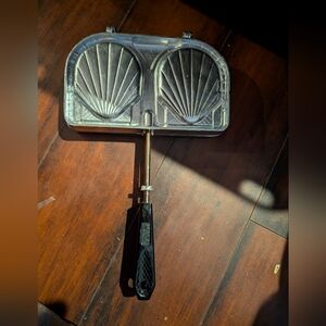 Sefama French Stove Top Campfire Sandwich Maker Shell Cast Aluminum Panini Press